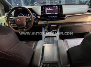 Xe Toyota Sienna Platinum 2.5 AT 2021